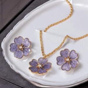 ENAMEL POST EARRINGS GOLD FLOWER LAVENDER ✨BRAND-NEW✨